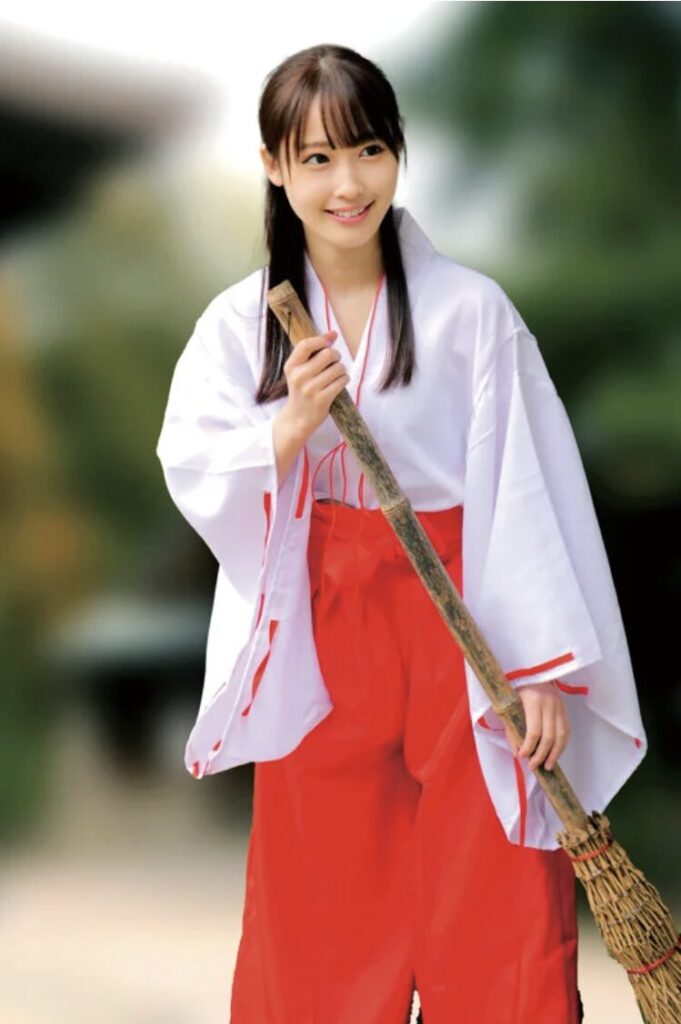 【天然美月 oremo360】巫女さんと顔射中出しセックスがエロすぎる